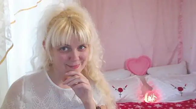 Snapshot of SunnySylvia chatting on 01.06.25 SunnySylvia online show from 01.06.25