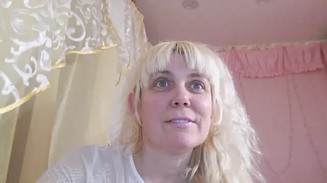 Snapshot of SunnySylvia chatting on 01.07.25 SunnySylvia online show from 01.07.25
