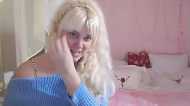 Snapshot of SunnySylvia chatting on 01.13.25 SunnySylvia online show from 01.13.25