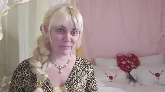 Snapshot of SunnySylvia chatting on 01.15.25 SunnySylvia online show from 01.15.25
