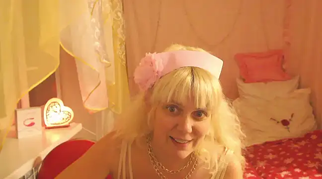 Snapshot of SunnySylvia chatting on 02.09.25 SunnySylvia online show from 02.09.25