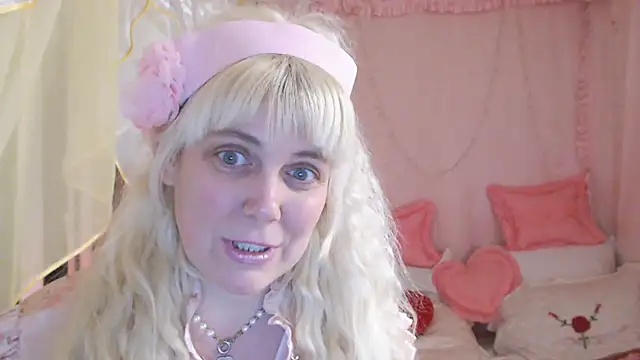 Snapshot of SunnySylvia chatting on 02.16.25 SunnySylvia online show from 02.16.25