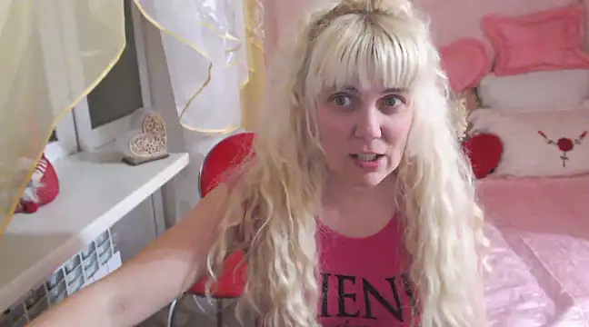 Snapshot of SunnySylvia chatting on 02.21.25 SunnySylvia online show from 02.21.25