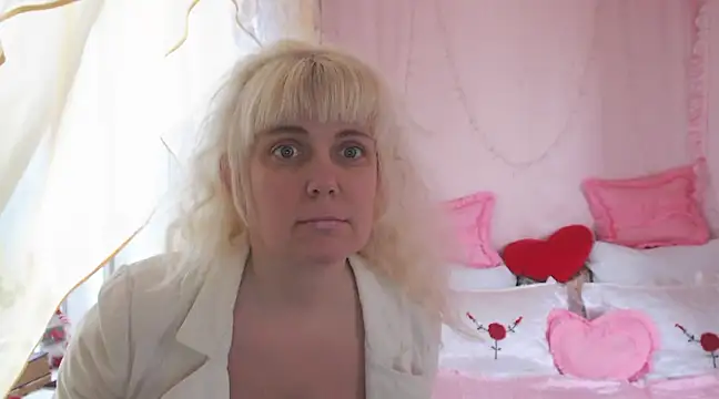Snapshot of SunnySylvia chatting on 02.22.25 SunnySylvia online show from 02.22.25