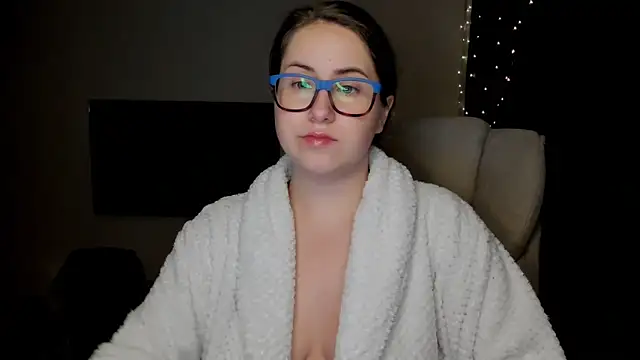 Snapshot of SeasonalSomeone chatting on 10.31.25 SeasonalSomeone online show from 10.31.25