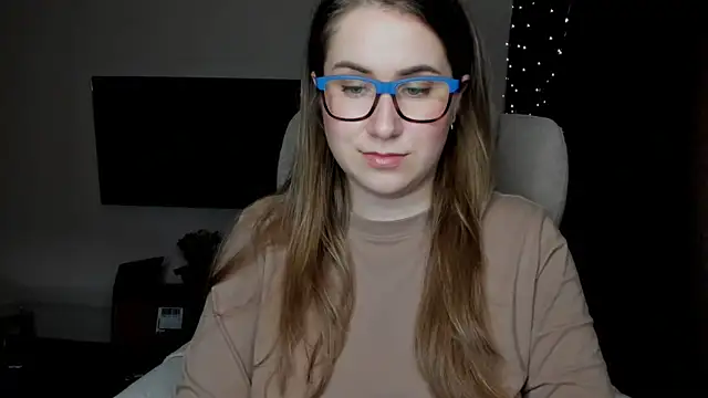 Snapshot of SeasonalSomeone chatting on 11.01.25 SeasonalSomeone online show from 11.01.25