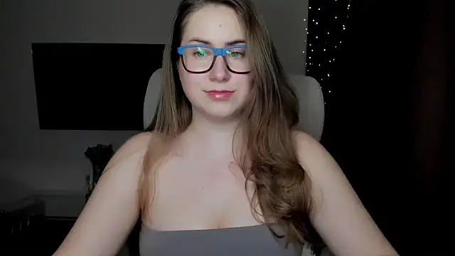 Snapshot of SeasonalSomeone chatting on 11.07.25 SeasonalSomeone online show from 11.07.25