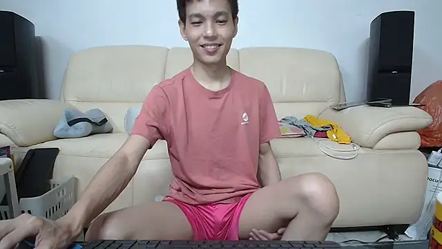 Snapshot of andrewooi chatting on 06.19.26 andrewooi online show from 06.19.26