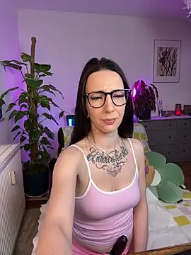Trixie-Tainted online show from 03.13.25