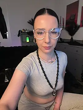 Snapshot of Trixie-Tainted chatting on 02.10.26 Trixie-Tainted online show from 02.10.26