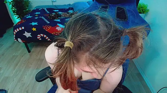 Snapshot of CranberryHot chatting on 04.07.26 CranberryHot online show from 04.07.26