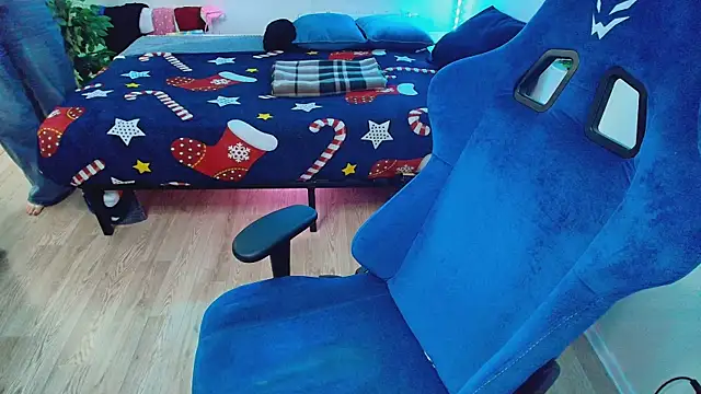 Snapshot of CranberryHot chatting on 04.16.26 CranberryHot online show from 04.16.26