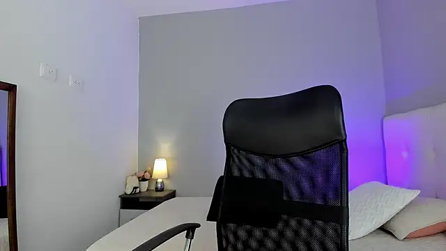 NataliaBuiles online show from 01.28.25