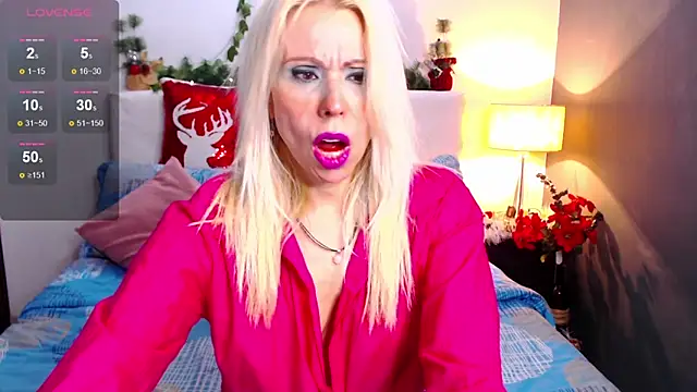 Luci evans online show from 12.08.24