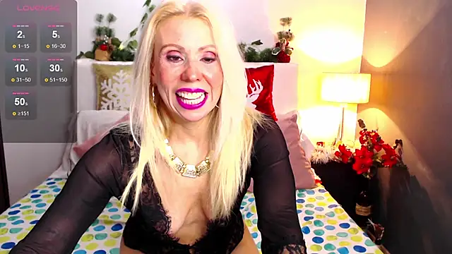 Luci evans online show from 12.12.24