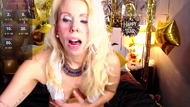 Luci evans online show from 01.08.25