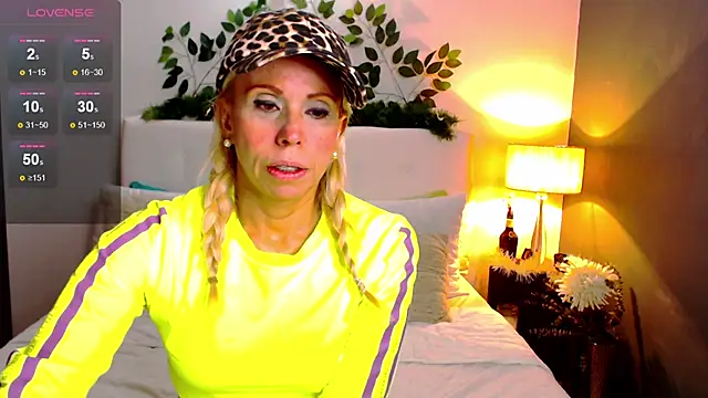 Luci evans online show from 01.18.25