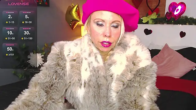 Luci evans online show from 02.25.25