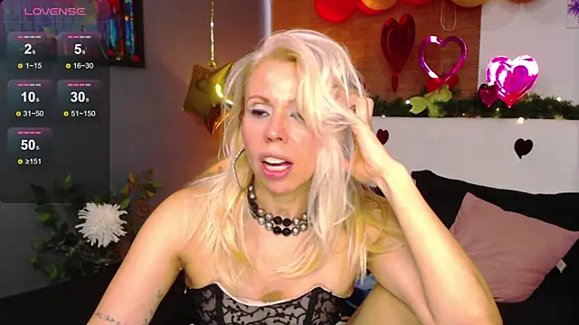 Luci evans online show from 02.27.25