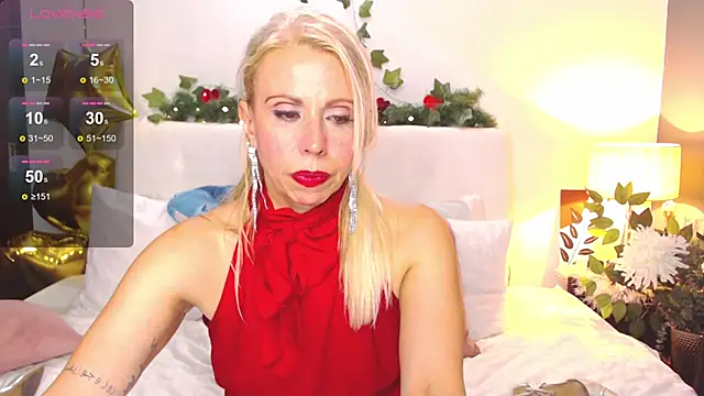 Luci evans online show from 03.07.25