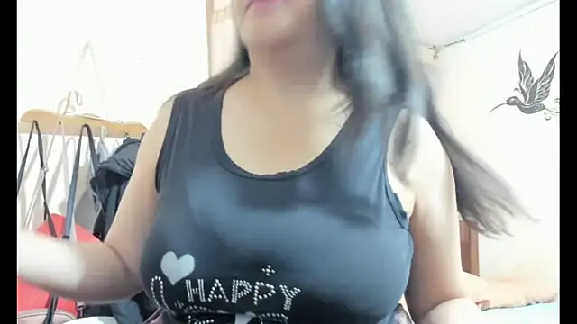 Snapshot of latinfemale chatting on 12.10.24 latinfemale online show from 12.10.24