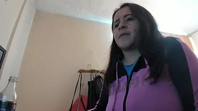 Snapshot of latinfemale chatting on 12.12.24 latinfemale online show from 12.12.24