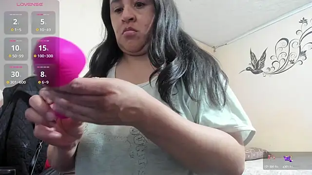 Snapshot of latinfemale chatting on 02.03.25 latinfemale online show from 02.03.25