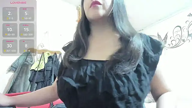 Snapshot of latinfemale chatting on 09.21.25 latinfemale online show from 09.21.25