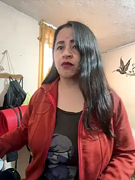 Snapshot of latinfemale chatting on 10.12.25 latinfemale online show from 10.12.25