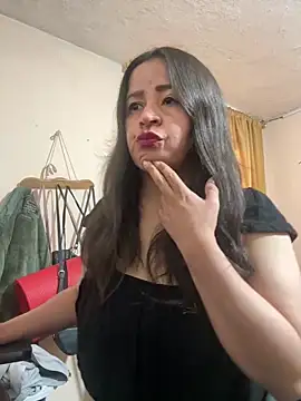 Snapshot of latinfemale chatting on 10.14.25 latinfemale online show from 10.14.25