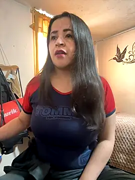 Snapshot of latinfemale chatting on 10.17.25 latinfemale online show from 10.17.25