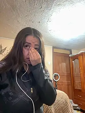 Snapshot of latinfemale chatting on 10.22.25 latinfemale online show from 10.22.25