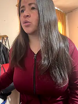 Snapshot of latinfemale chatting on 10.23.25 latinfemale online show from 10.23.25