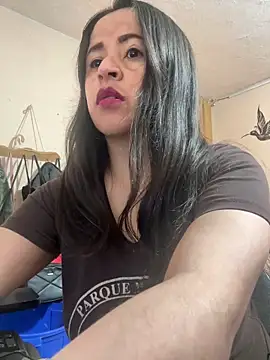 Snapshot of latinfemale chatting on 10.27.25 latinfemale online show from 10.27.25