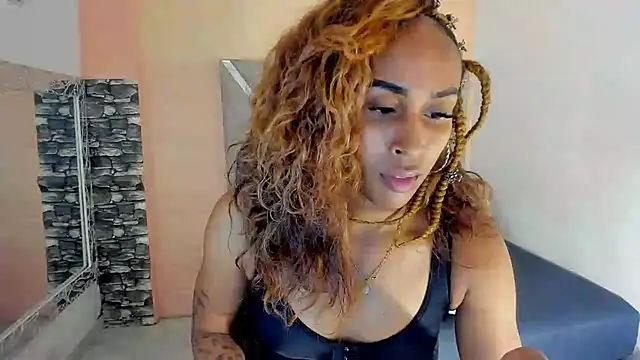 Snapshot of CarameloCeron chatting on 12.11.24 CarameloCeron online show from 12.11.24