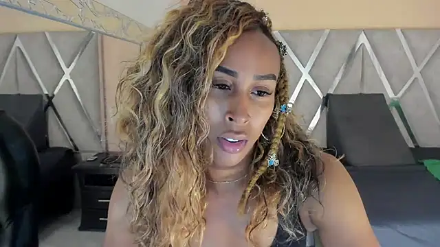 Snapshot of CarameloCeron chatting on 02.21.25 CarameloCeron online show from 02.21.25