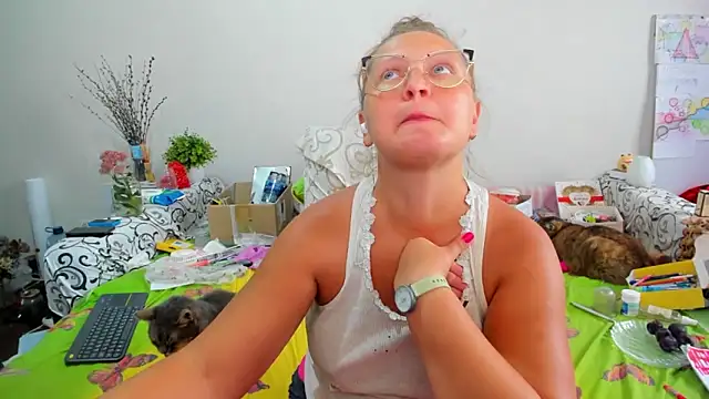 Snapshot of IamYourNarcotic chatting on 09.18.25 IamYourNarcotic online show from 09.18.25