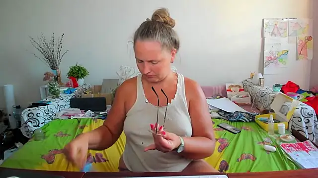 Snapshot of IamYourNarcotic chatting on 09.22.25 IamYourNarcotic online show from 09.22.25