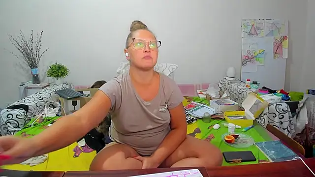 Snapshot of IamYourNarcotic chatting on 10.06.25 IamYourNarcotic online show from 10.06.25