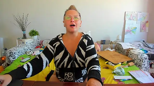 Snapshot of IamYourNarcotic chatting on 11.03.25 IamYourNarcotic online show from 11.03.25