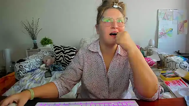 Snapshot of IamYourNarcotic chatting on 11.21.25 IamYourNarcotic online show from 11.21.25