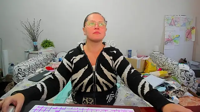 Snapshot of IamYourNarcotic chatting on 12.15.25 IamYourNarcotic online show from 12.15.25