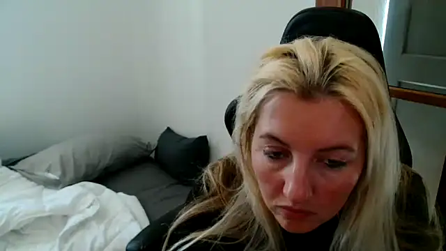 Snapshot of Mllesha74000 chatting on 04.06.26 Mllesha74000 online show from 04.06.26