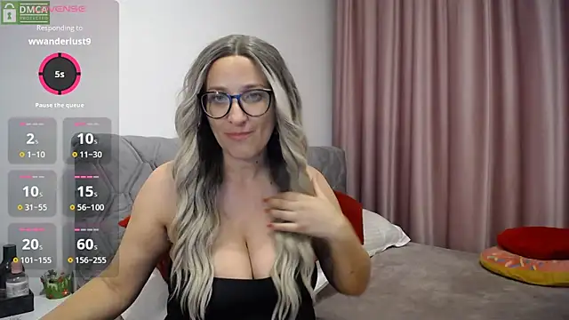 Snapshot of Aphrodite_S32 chatting on 09.26.25 Aphrodite S32 online show from 09.26.25