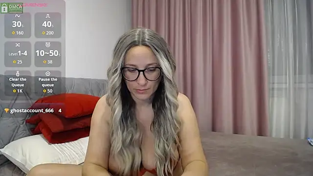 Snapshot of Aphrodite_S32 chatting on 10.04.25 Aphrodite S32 online show from 10.04.25