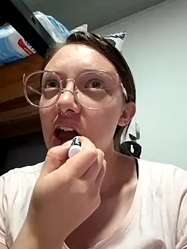 Snapshot of linda-schmidt chatting on 03.18.25 linda-schmidt online show from 03.18.25
