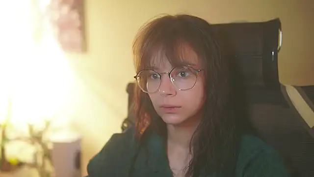 Snapshot of alyssa_sweet chatting on 11.11.25 alyssa sweet online show from 11.11.25