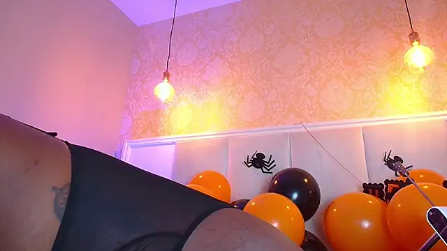 Snapshot of KayaBrown chatting on 10.30.25 KayaBrown online show from 10.30.25