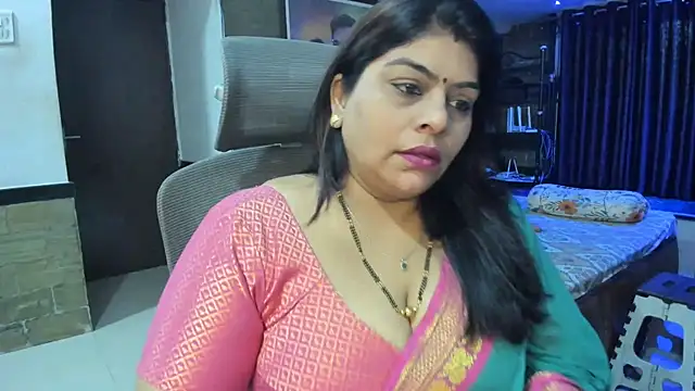 Snapshot of tarivishu23 chatting on 02.14.25 tarivishu23 online show from 02.14.25