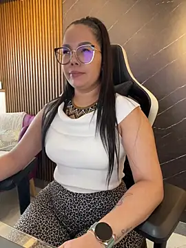 KellyBrooklyn  online show from 04.13.26